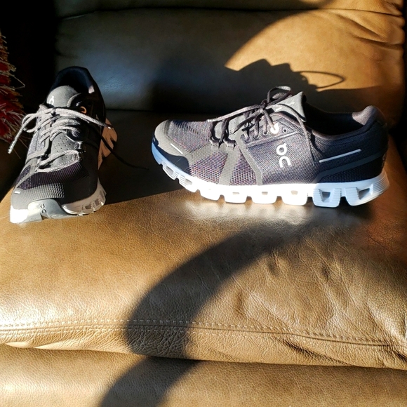 - NEW On Cloud Men's size 9 - Picture 1 of 5